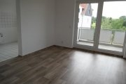 Leuna Gemütliche und gut vermietete 3-Zimmer mit Balkon, Wannenbad und Stellplatz in ruhiger Lage! Gewerbe kaufen