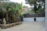 Cala Ratjada Wild umwachsenes Einfamilienhaus in Seitenstraße und zentraler Lage. Haus kaufen