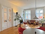 Berlin Lichtdurchflutete Altbauwohnung 
mit Balkon 

Stilvoller Wohntraum 
im begehrten Kollwitzkiez Wohnung kaufen