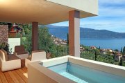 Toscolano Maderno moderne Villa zum Verkauf am Gardasee mit Seeblick-Pool Haus kaufen