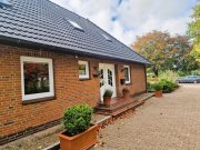 Husum ** Modernisierter und gepflegter Walmdachbungalow in Premium-Lage von Husum ** Haus kaufen