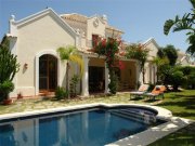 Marbella Sehr gepflegte Villa mit herrlichem Garten in beliebter Golfurbanisation Haus kaufen