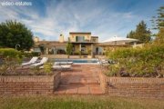 Estepona Villa mit Gästehaus in Estepona, Meerblick, grosses Grundstück, Haus kaufen