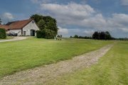 Emmerich am Rhein Emmerich-Borghees: Historisches Gebäude am Golfplatz zwischen Wiesen gelegen Haus kaufen