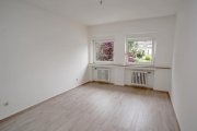 Wesseling Gut vermietetes Dreifamilienhaus - teilweise Eigennutzung möglich - mit Garten und 4 Garagen! Gewerbe kaufen