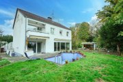 Bergisch Gladbach Freistehendes EFH mit Einliegerwohnung, Pool und Garage in BG-Paffrath Haus kaufen