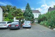 Bergisch Gladbach Freistehendes EFH mit Einliegerwohnung, Pool und Garage in BG-Paffrath Haus kaufen