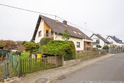 Sierscheid Großzügiges Ein- oder Zweifamilienhaus mit ebenem Garten und Garage in Sierscheid Haus kaufen