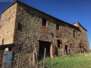 Castelnuovo di Val di Cecina Schönes altes Bauernhaus zu restaurieren mit viel Grund, ideal als BIO-Bauernhof Haus kaufen