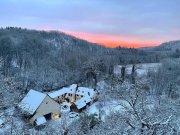 Münstermaifeld Exklusives Mühlenanwesen, vollständig sanierte historische Mühle in absoluter Alleinlage mit 2,6 ha Land. Ein fränkischer 