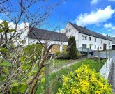 Auderath Eifel-Bauernhaus im ruhigen Ort Nähe Ulmen mit 3.134 qm Land, Scheune, Stallungen und Bauland Haus kaufen