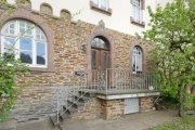 Zell (Mosel) Denkmalgeschütztes Winzerhaus mit großer Garage und Garten mit unverbaubarem Moselblick in Zell/Merl Haus kaufen