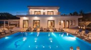 Agios Nikolaos Modern 5 bedroom villa with large swimming pool. Walking distance to beach Haus kaufen