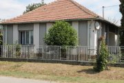 Üjvarfalva Walmdachbungalow auf gepflegtem Grundstück Haus kaufen