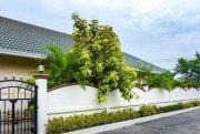 Hua Hin Teilmöblierte 3 Bett, 3 Bad Poolvilla Haus kaufen