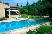 Cheval-Blanc Schöne und stilvolle Villa mit viel Umschwung im Herzen der Provence und mit Swimming Pool Haus kaufen