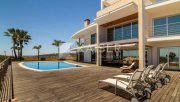 Albufeira Diese prächtige Villa mit moderner Architektur und einem fantastischen 360-Grad-Blick über Land und Meer liegt in einer Gegend