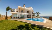 Albufeira Diese prächtige Villa mit moderner Architektur und einem fantastischen 360-Grad-Blick über Land und Meer liegt in einer Gegend