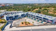 Albufeira Dieses moderne Stadthaus mit 3 Schlafzimmern, privatem Pool, Balkon und Garage zeichnet sich durch hochwertige Verarbeitung und 