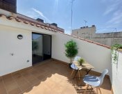 Arenys de Mar Maisonette Wohnung mit einer wunderschönen Terrasse im Zentrum von Arenys de Mar. Sie gehört zu einem komplett sanierten mit