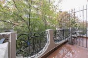 Barcelona Neu renovierte Wohnung im linken Eixample in Barcelona. 163m2 bebaute Fläche, 150m2 Wohnfläche. Sie verfügt über 2 2 Wohnung