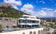 Calpe Neubau in Calpe von 6 modernen und unabhängigen Luxusvillen mit atemberaubendem Meerblick. . Das Haus verfügt über einen für