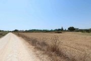 Deryneia LDER157 - 9365m2 plot of agricultural land in Ayios Nicolaos.Located close to the Famagusta border this plot has an existing