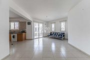 Kapparis 2 bedroom, first floor apartment with communal swimming pool in convenient location of Kapparis - NEA123This delightful located 