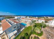 Kapparis 2 bedroom townhouse on a popular complex with communal swimming pool and SEA VIEWS, less than 400m from the sea in Kapparis - d