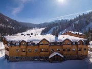 Kolašin Cozy ski apartment is located in Hotel in the centre of Ski Resort 1450. This apartment is excellent investment opportunity -