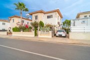 Liopetri 3 bedroom, 2 bathroom, 1 WC detached villa with ground floor office and waiting room, private swimming pool and TITLE DEEDS to