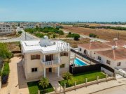 Liopetri 4 bedroom, 3 bathroom villa set on large 579m2 plot with TITLE DEEDS, large private pool, open fire and log burner in the of -