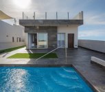 Orihuela Costa ZEITGENÖSSISCHE VILLA NEBEN DEM GOLFPLATZ. . Zeitgenössische Villa neben dem exklusiven Golfplatz Villamartín mit Blick . 