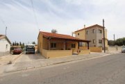 Paralimni 2 bedroom, 1 bathroom traditional style bungalow with TITLE DEEDS on large plot in Paralimni - PAR140.Located in a quiet, area