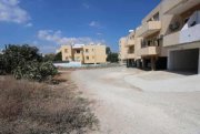 Paralimni Triangular shaped plot of land in residential area of Paralimni - LPAR176This 617m2 plot of land has road access and is located