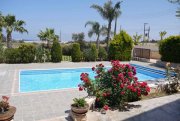 Pernera 5 bedroom, 4 bathroom, detached villa with Private 10 x 5m swimming pool and TITLE DEEDS in Pernera area - PER133.Set in quiet j