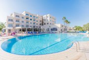 Pernera A rare chance to purchase a NEWLY RENOVATED apartment on an established complex with hotel style luxuries and excellent rental -