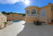 San Miguel de Salinas Villa mit pool. Entkomme dem täglichen Trubel und erlebe das mediterrane Leben in dieser wunderschönen spanischen Villa mit 3