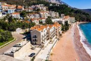 Sveti Stefan Modernly equipped apartment, adapted for a comfortable and pleasant family vacation. The luxuriously equipped living room opens