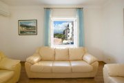 Sveti Stefan Modernly equipped apartment, adapted for a comfortable and pleasant family vacation. The luxuriously equipped living room opens