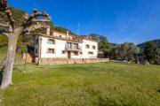 Tordera Finca mit 14,2 Hektar Land und grosser Naturstein Masia in gutem Zustand. Wunderschöne Aussicht, mitten im Naturpark Montnegre,