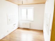 Riesa ***TEILRENOVIERTE ZWEIRAUMWOHNUNG MIT GROßZÜGIGER WOHNKÜCHE*** und Tageslichtbad mit Badewanne ab demnächst zu vermieten