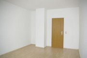 Chemnitz DG 2-Zimmer mit Laminat, gefliester Kü., Wanne und Balkon zum Toppreis! Wohnung mieten