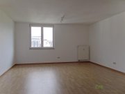 Meiningen (12536_24) MGN: moderne 2-Zimmer-Wohnung mit Laminatböden im Dachgeschoss, Hausmeisterdienste inklusive Wohnung mieten